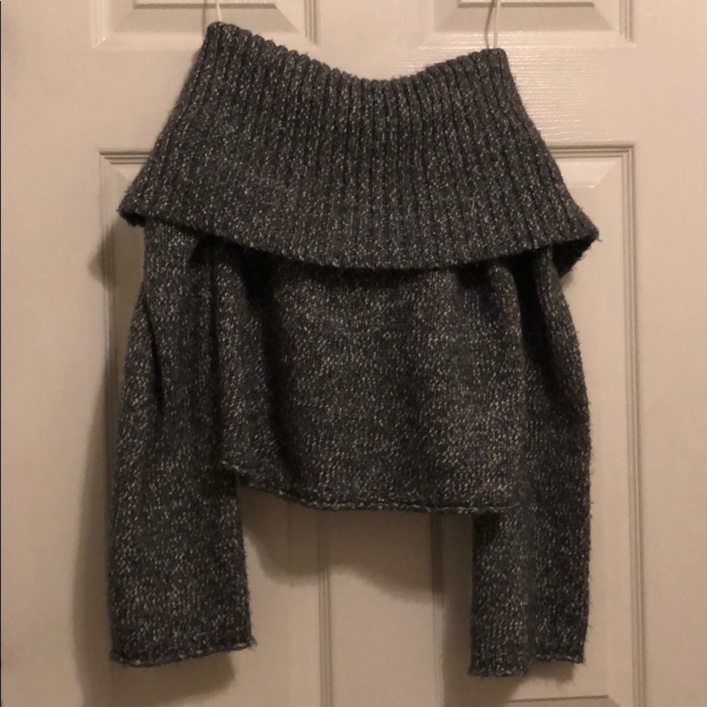Over the shoulder Sweater